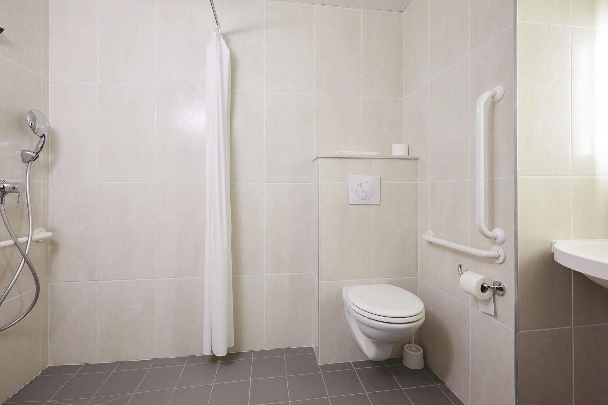 B&B Hotel Angers 2 Universite ボークーゼ エクステリア 写真